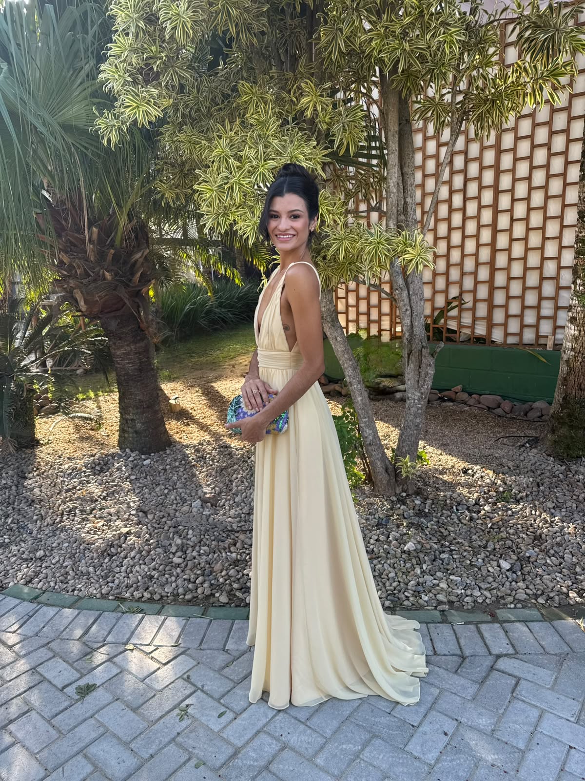 Vestido de festa amarelo em chiffon